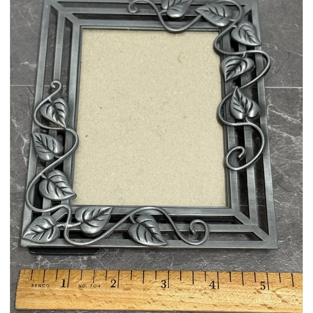 Connoisseur Silver-tone Pewter Picture Frame with Climbing Vine 3.5x5